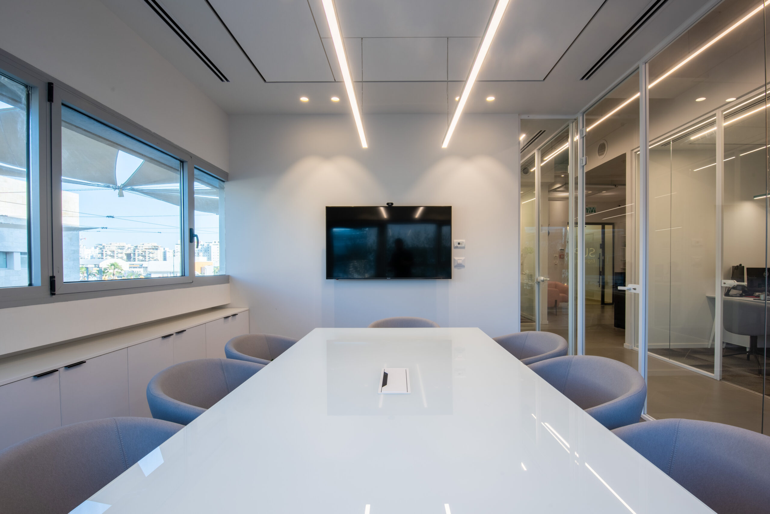 נהר תאורה מובילים בפרופילי תאורה